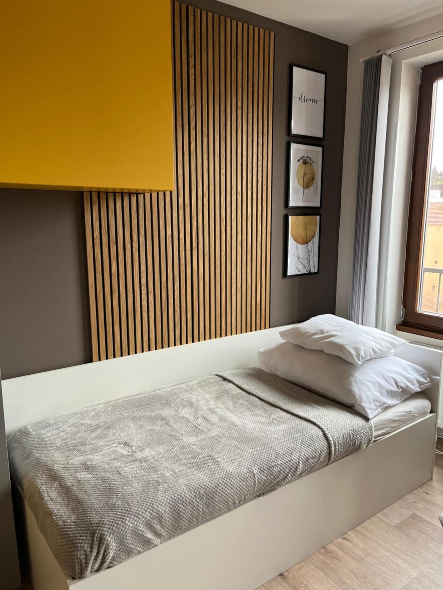 Yellow Apartment Deluxe Брно Экстерьер фото