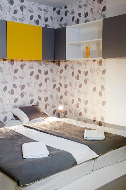 Yellow Apartment Deluxe Брно Экстерьер фото